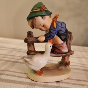 Goebel HUMMEL figurine BARNYARD HERO